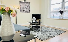 Peaceful 2 Bedroom Flat With Free Parking
